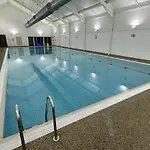 Britannia House - Seaview And Balcony - Part Of The The Bay Village With Pool, Gym And Direct Access, Pub, Restaurant, Tennis And Meadows Walks * Filey