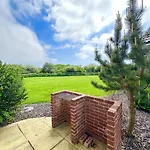 Britannia House - Seaview And Balcony - Part Of The The Bay Village With Pool, Gym And Direct Access, Pub, Restaurant, Tennis And Meadows Walks *