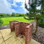Britannia House - Seaview And Balcony - Part Of The The Bay Village With Pool, Gym And Direct Access, Pub, Restaurant, Tennis And Meadows Walks *