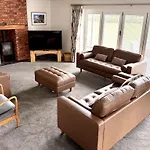 Britannia House - Seaview And Balcony - Part Of The The Bay Village With Pool, Gym And Direct Access, Pub, Restaurant, Tennis And Meadows Walks Feriehus *
