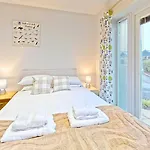 Britannia House - Seaview And Balcony - Part Of The The Bay Village With Pool, Gym And Direct Access, Pub, Restaurant, Tennis And Meadows Walks Holiday home Filey