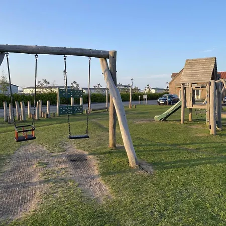 Dom wakacyjny Britannia House - Seaview And Balcony - Part Of The The Bay Village With Pool, Gym And Direct Access, Pub, Restaurant, Tennis And Meadows Walks Filey