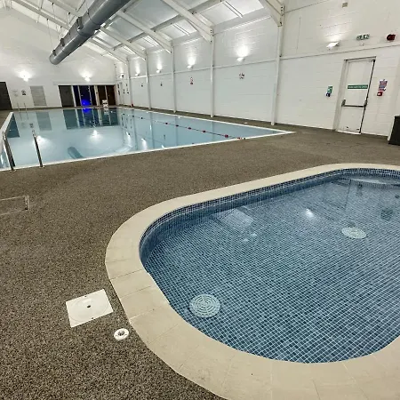 Britannia House - Seaview And Balcony - Part Of The The Bay Village With Pool, Gym And Direct Access, Pub, Restaurant, Tennis And Meadows Walks Dom wakacyjny *