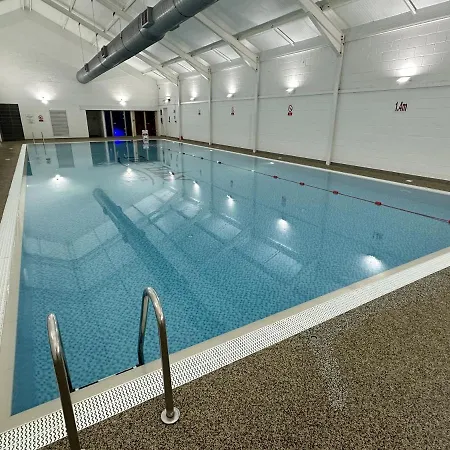 Britannia House - Seaview And Balcony - Part Of The The Bay Village With Pool, Gym And Direct Access, Pub, Restaurant, Tennis And Meadows Walks * Filey