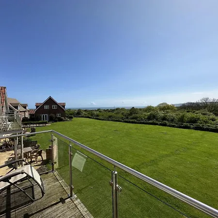 Britannia House - Seaview And Balcony - Part Of The The Bay Village With Pool, Gym And Direct Access, Pub, Restaurant, Tennis And Meadows Walks