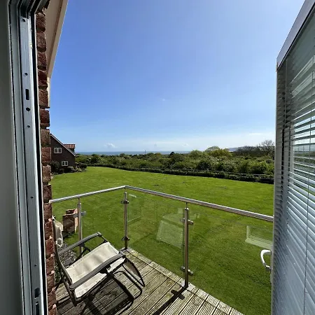 Britannia House - Seaview And Balcony - Part Of The The Bay Village With Pool, Gym And Direct Access, Pub, Restaurant, Tennis And Meadows Walks *