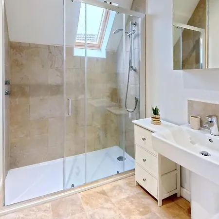 Britannia House - Seaview And Balcony - Part Of The The Bay Village With Pool, Gym And Direct Access, Pub, Restaurant, Tennis And Meadows Walks Holiday home