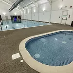 Britannia House - Seaview And Balcony - Part Of The The Bay Village With Pool, Gym And Direct Access, Pub, Restaurant, Tennis And Meadows Walks Сasa de vacaciones *