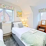 Britannia House - Seaview And Balcony - Part Of The The Bay Village With Pool, Gym And Direct Access, Pub, Restaurant, Tennis And Meadows Walks Сasa de vacaciones *