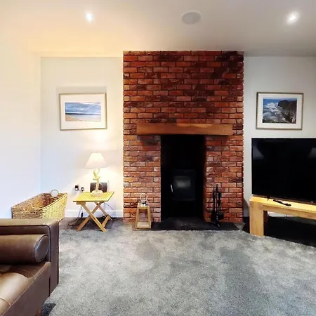 Britannia House - Seaview And Balcony - Part Of The The Bay Village With Pool, Gym And Direct Access, Pub, Restaurant, Tennis And Meadows Walks